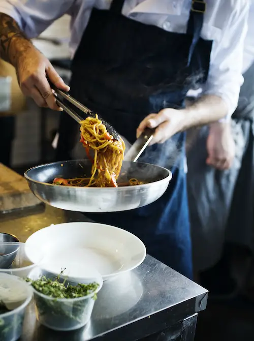 Cómo cocinar con una sartén de acero inoxidable